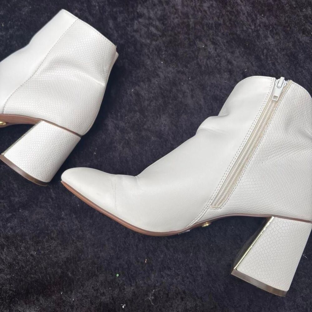 Xoxo Women's White Courts